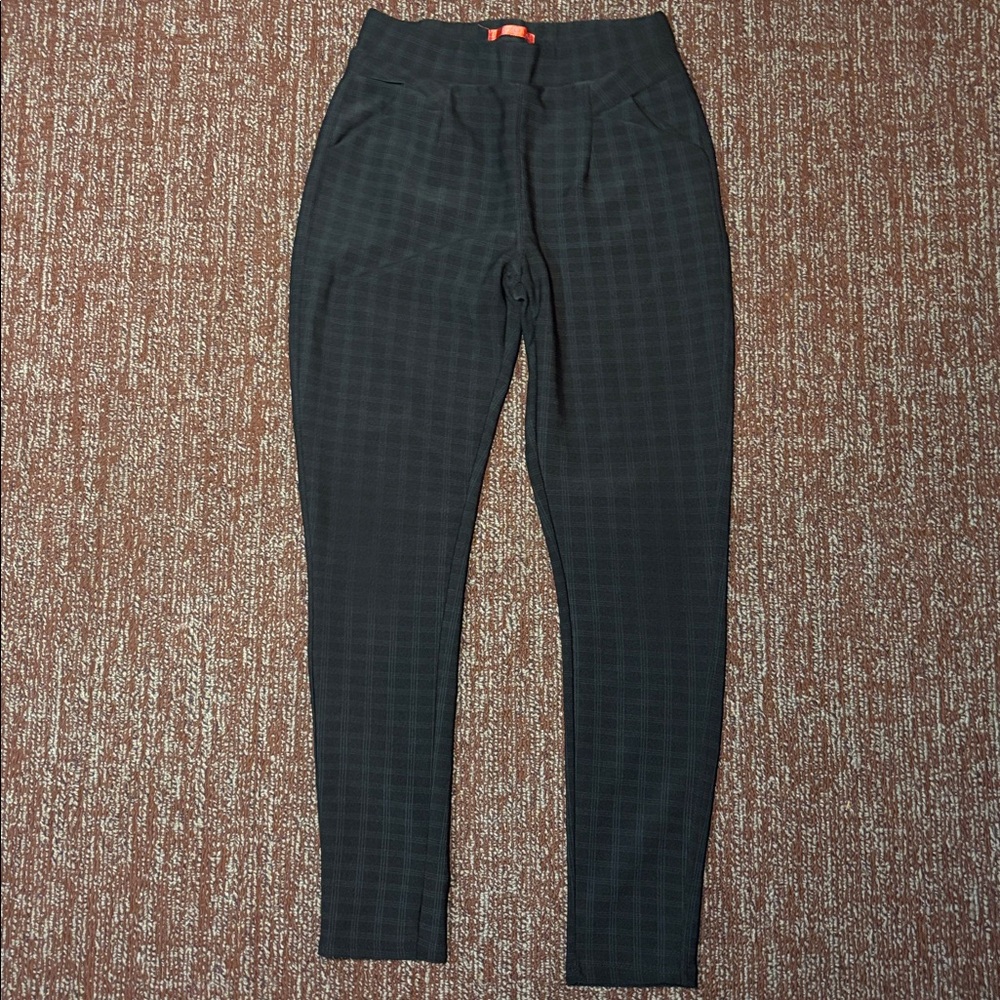 Black plaid tapered leg trousers women’s small pullon stretch plaid pants office